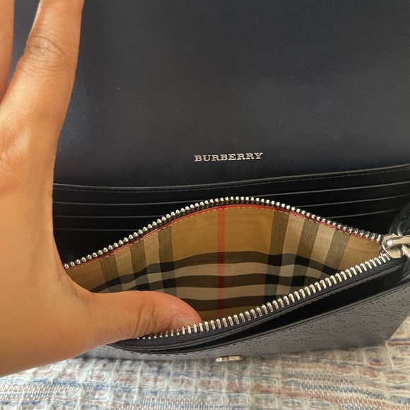 Navy logo perforated pre-loved Burberry crossbody - Picture 4 of 6